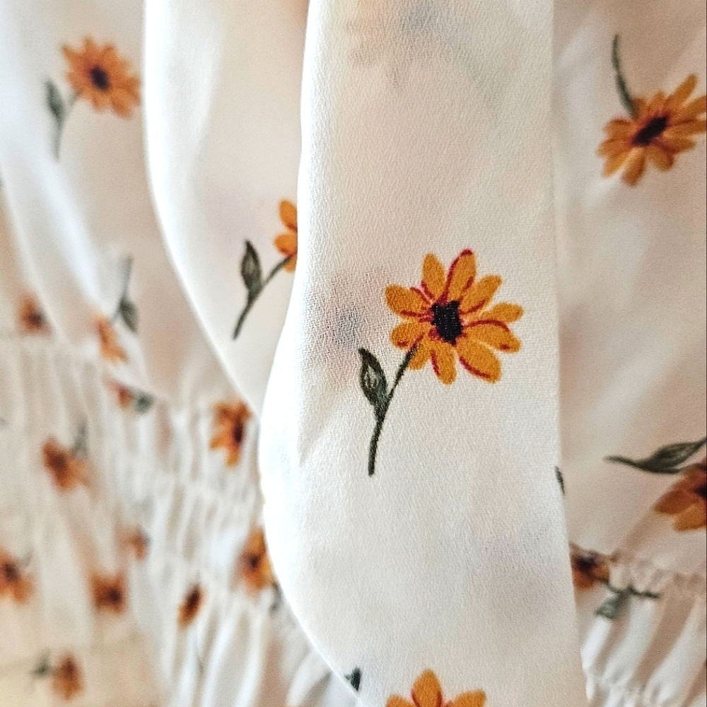 White Stretchy Light Flowy Floral Sunflower Short Sleeve Babydoll Blouse - Picture 3 of 3